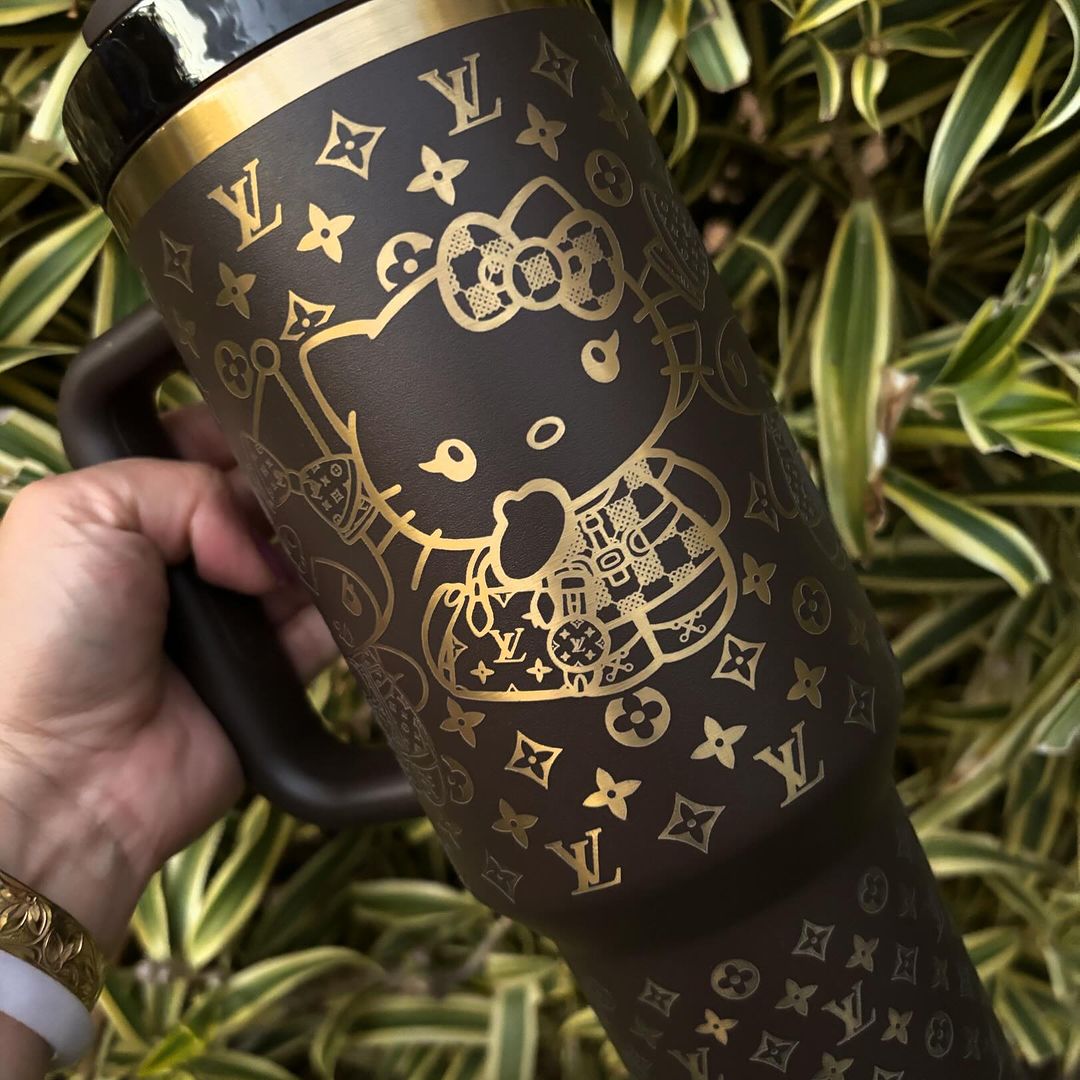 ✨ x Hello Kitty Chocolate Gold Stanley Tumbler 40OZ – Luxury Tumbler 2024 AZS40926 – Azelle Shop