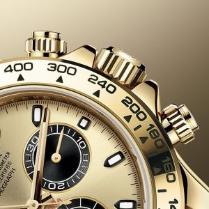 model feature background yellow gold portrait 2 cfb05896e8 y1t2dzmhne
