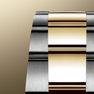model feature background yellow gold portrait d5ec1cd6 25ca 49bd a3e8 ea39ca8a1944 578df2d58d 991f2dbsfk