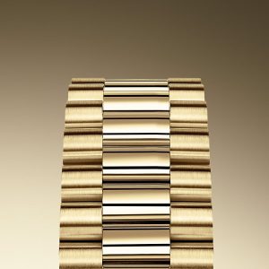 model popin background yellow gold portrait3 f73baa9f 3e4e 41ff af03 81849469aa70 e3bd64c8ab sf2zqz371z