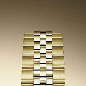 model popin background yellow gold portrait 19 fb6e96c0 6f54 4079 950f c1f35d1055d8 d76f08bfc8 uoy1qgglf8