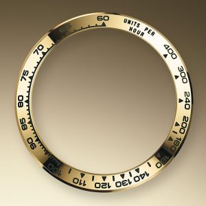 model popin background yellow gold portrait 3 ba5b166b52 y55c9lxcp7