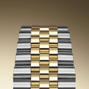 model popin background yellow gold portrait afc71011 7585 4f22 bfe1 98d47327aaac 4f9a74bd99 d2o2b6e8lh